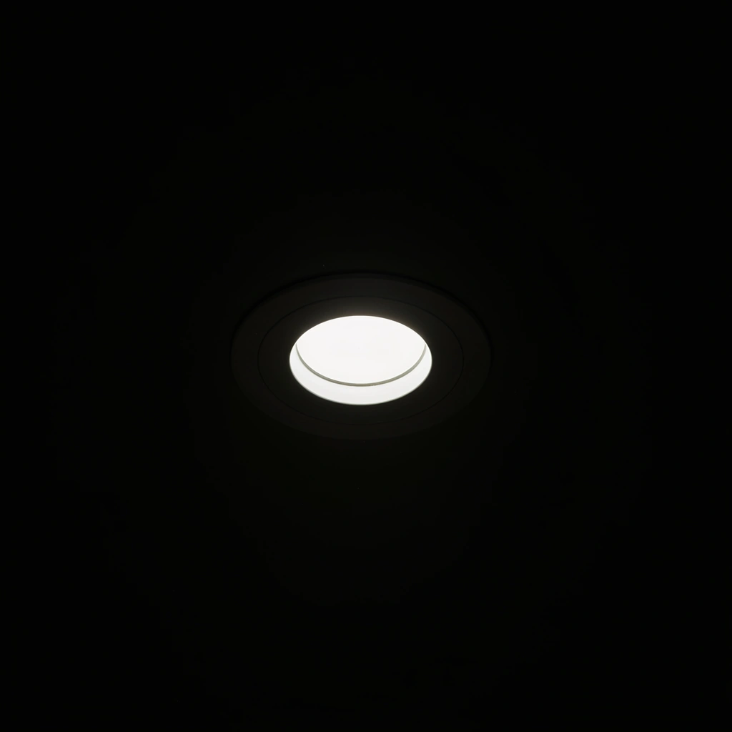 Spot LED encastrable rond au plafond
